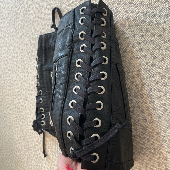 Vintage high rise BlankNYC leather shorts, size 25 - Picture 3 of 4